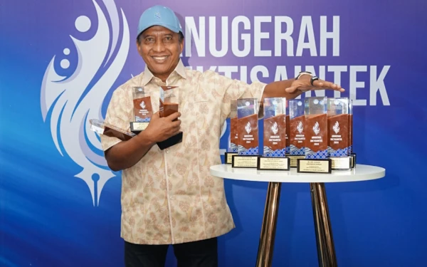 Thumbnail Unesa Sabet Penghargaan Berbagai Bidang, Kukuhkan Diri Sebagai PTN-BH Tangguh