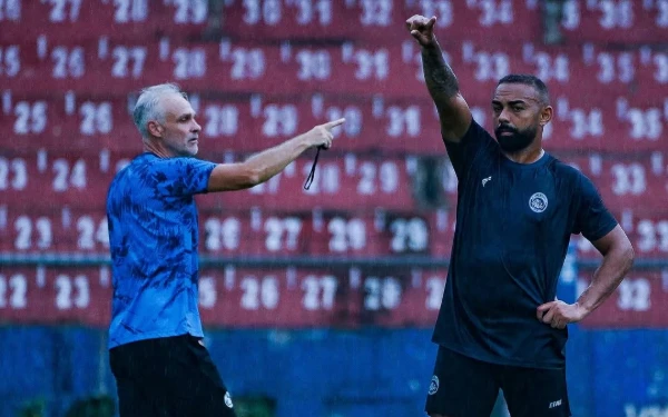 Thumbnail Joel Cornelli Resmi Berpisah dengan Arema FC