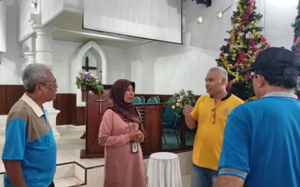 Thumbnail Adem, Kemenag Tuban Resik-Resik Tempat Ibadah Katolik, Protestan dan Konghucu