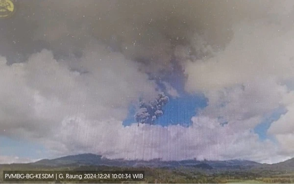 Thumbnail Erupsi Gunung Raung, Hujan Abu Menimpa Empat Desa di Bondowoso