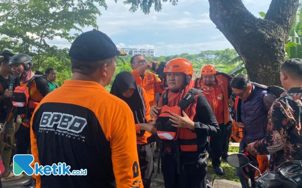 Thumbnail Anggota DPR RI Terlibat Proses Pencarian Balita Hanyut di Sungai Surabaya