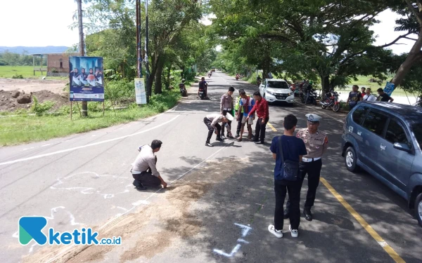 Thumbnail Nabrak Truk di JLS Pacitan, Pengendara Motor Supra Tewas Tergilas Roda