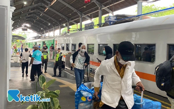 Thumbnail Puncak Arus Balik Nataru, Daop 8 Surabaya Catat 29 Ribu Pelanggan