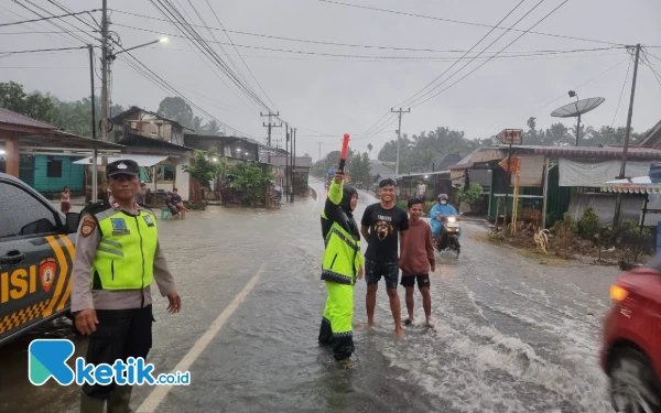 Diguyur Hujan Sejak Siang, Banjir Terjang Sejumlah Wilayah di Pasaman Barat