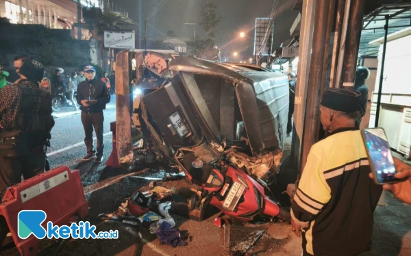 Thumbnail BREAKING NEWS! Bus Pariwisata Diduga Rem Blong di Kota Batu, 4 Orang Dikabarkan Tewas