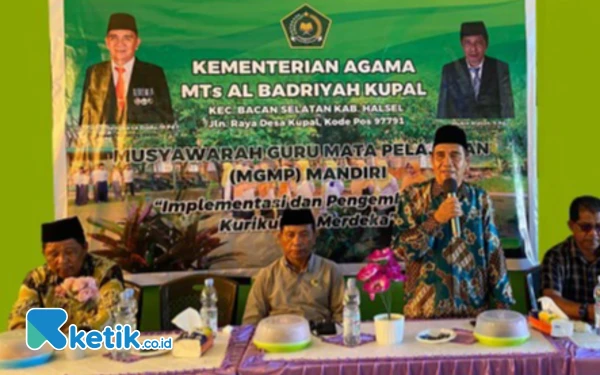 Thumbnail Kakankemenag Halmahera Selatan La Sengka La Dadu Resmi Buka MGMP Mandiri di MTs Al Badriyah Kupal