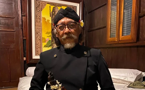 Thumbnail Sindir Viral Patwal Mobil RI 36, Sujiwo Tejo Kutip Kalimat Populer di Malang "Kesusu Budalo Wingi"