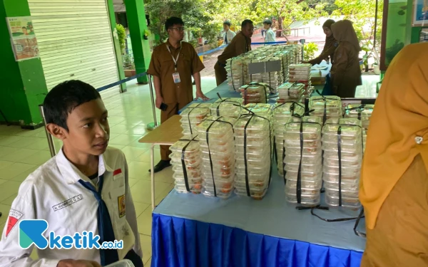 Thumbnail Hari Pertama Program MBG di Surabaya, Alergi Menu Tertentu Jadi Catatan Khusus