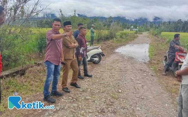 Thumbnail Berita - Targetkan Bangun Jalan Desa, Wakil Ketua I DPRK Abdya Tuai Apresiasi Warga