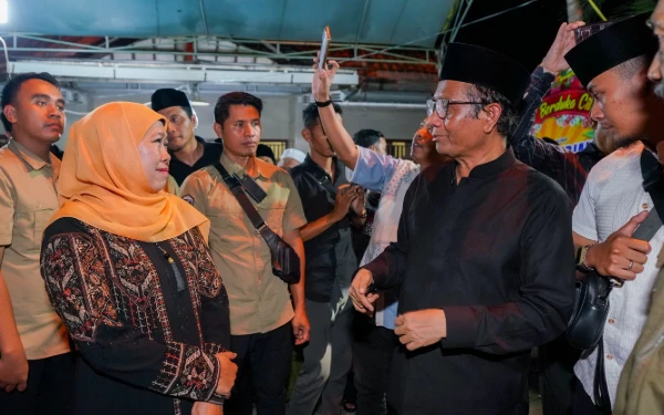 Thumbnail Khofifah Indar Parawansa Takziah ke Rumah Almarhumah Ibunda Mahfud MD