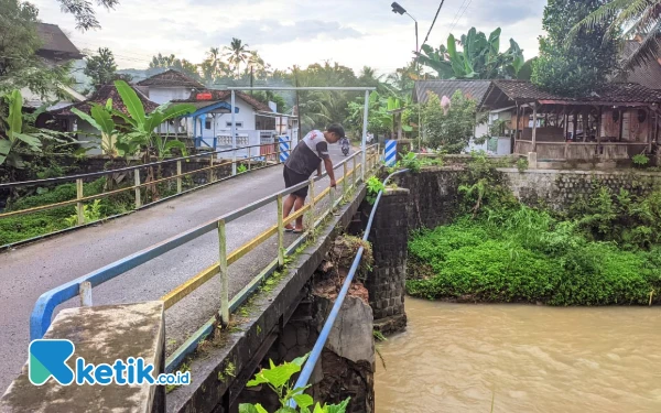 Thumbnail Jembatan Desa di Pacitan Nyaris Ambrol, Truk Berat Dilarang Lewat