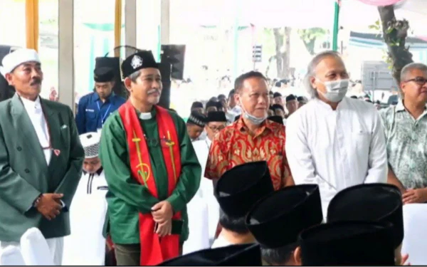Thumbnail Tokoh Lintas Agama Hadiri Puncak Harlah NU di Ponpes Nurul Jadid
