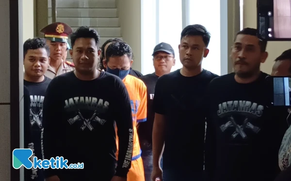 Thumbnail Polisi Dalami Peran Kerabat Pelaku Mutilasi Wanita dalam Koper, Tertangkap CCTV  di TKP