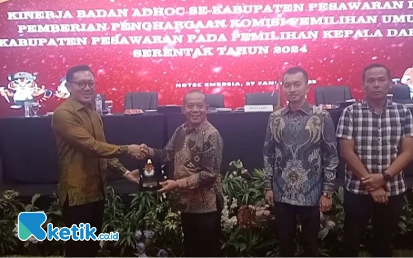 KPU Pesawaran Berikan Penghargaan Kinerja Badan Adhoc dan Para Stakeholder