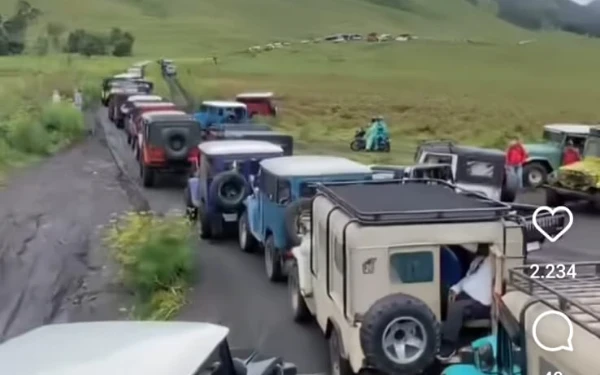 Thumbnail TNBTS Ungkap Penyebab Lonjakan Antrean Wisatawan ke Bromo