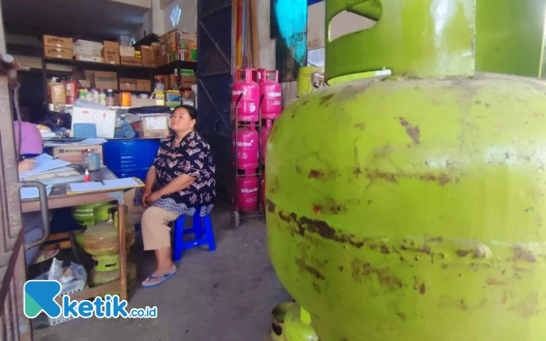 Thumbnail Gas Elpiji 3 Kg Dilarang Diecer, Pewarung di Pacitan Sebut Perburuk Akses Warga