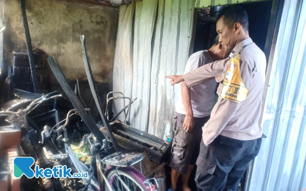 Thumbnail Kebakaran di Perum Singgasana Rama, Diduga Akibat Sisa Pembakaran Sampah