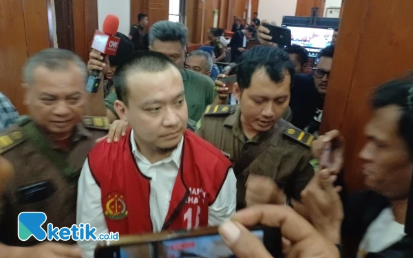 Thumbnail Ivan Sugiamto Tak Ajukan Penangguhan Penahanan di Sidang Perdana, Kuasa Hukum: Kami Fokus Eksepsi