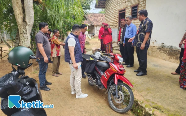 Thumbnail Berita - Monitoring Bantuan Permakanan di Proppo, Dinsos Pamekasan Dapat Arahan dari Kejaksaan