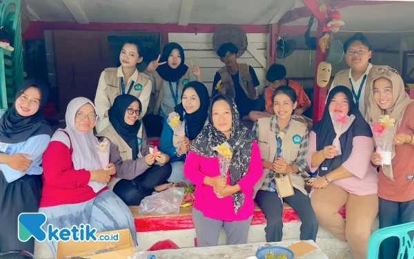 Thumbnail Berita - Bikin Kagum, Mahasiswa KKN Unila Kembangkan Buket dari Limbah Jagung Bernilai Jual