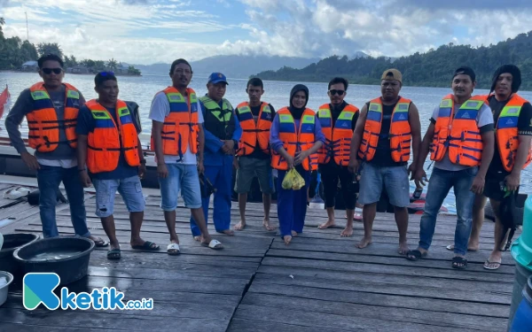 Thumbnail Wartawan Halsel Beri Dua Jempol ke Bupati Bassam Kasuba atas Dukungan Pencarian Sahril Helmi