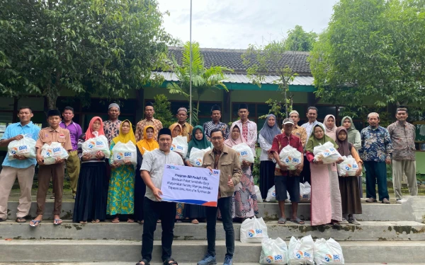 BRI Salurkan 1.000 Paket Sembako untuk Warga Kurang Mampu di Tuban