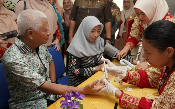 Thumbnail Launching PKG, Bupati dan Wabup Asahan Pantau Langsung Masyarakat Cek Kesehatan