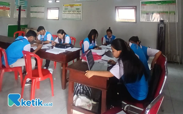 Thumbnail PMT Kelompok 9 Unitri Malang Input Data SDGs Pemdes Pandansari Ngantang Malang