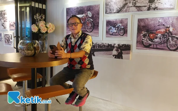 Thumbnail Cerita Dendy Sean, Kuliah Sambil Kerja hingga Sukses Bimbing 9 Mahasiswa