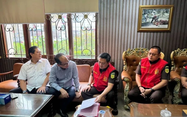 Thumbnail Bongkar Praktik Mafia Tanah, Jaksa Geledah 2 Perusahaan Milik Konglomerat Palembang