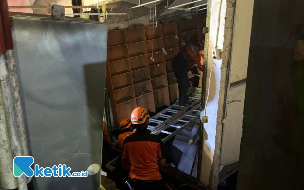 Thumbnail Toko Kelontong di Kota Malang Ambles, Seorang Pedagang Tewas Terseret Arus