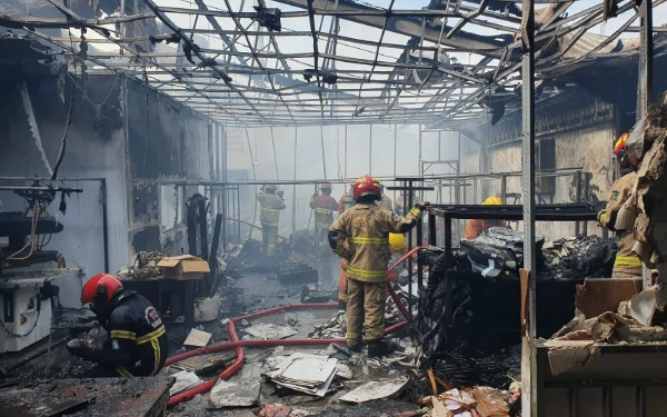 Thumbnail Laundry di Jalan Simo Tambaan Surabaya Terbakar, Diduga Akibat Mesin Pengering