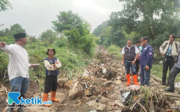 Thumbnail BPBD Kabupaten Bandung Tangani Tanggul Sungai Cikapundung Kolot yang Jebol Genangi Ribuan Rumah Warga