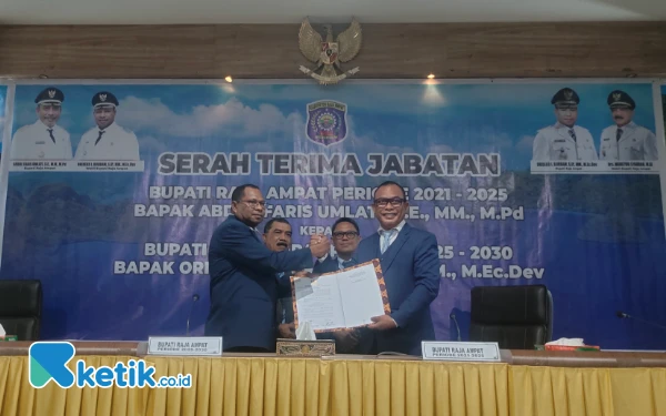 Thumbnail Berita - [Berita Foto] Sertijab Bupati Raja Ampat