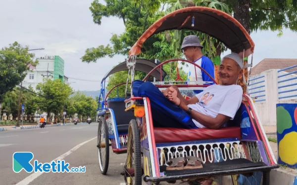 Thumbnail Cerita Tukang Becak Pacitan, Ngaku Seminggu Lebih Tak Dapat Orderan