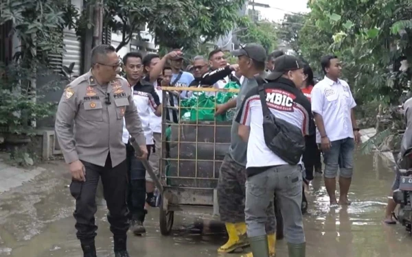 Thumbnail Berita - Gak Hanya Ngebut! Brigjen Alumni 95 ini Kawal Komunitas Motor Besar Bantu Korban Banjir Bekasi