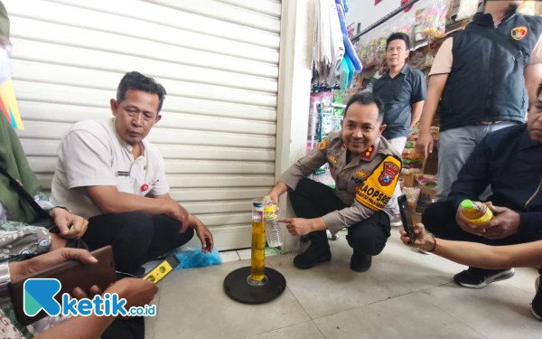 Thumbnail Polres Batu Sidak Minyakita di Pasar Induk Among Tani, Hasilnya Sesuai Ukuran