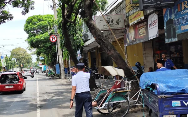 Thumbnail Berita - Komisi C DPRD Lumajang Pantau Pendapatan dari Sektor Parkir