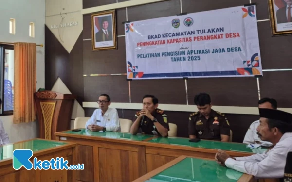 Thumbnail Cegah Korupsi, Kejari Pacitan Ajak Pemdes Pakai Aplikasi Jaga Desa 2025