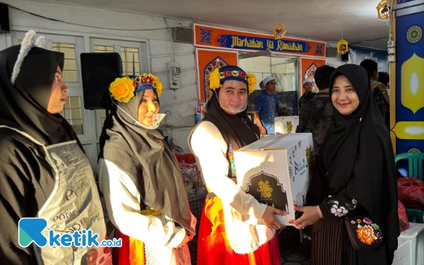 Thumbnail Ramadhan Spesial, Bank Sampang Bagi-bagi Takjil hingga Gelar Lomba Stand Up Comedy