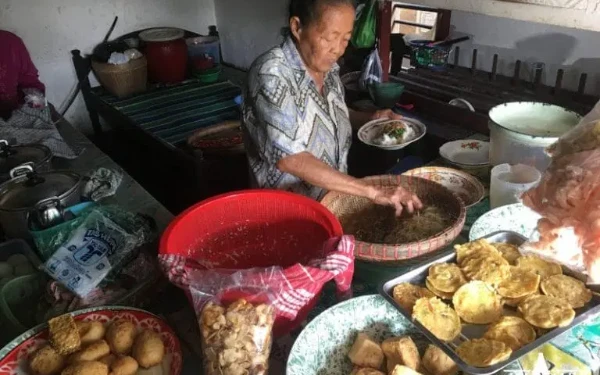 Thumbnail Warung Mbok Marem, Pecel Legendaris di Kabupaten Blitar
