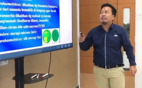 Thumbnail Mengenal Sosok Ahmad Ridhoi: Dokter Persebaya, Pengusaha sekaligus Dosen yang Penuh Semangat