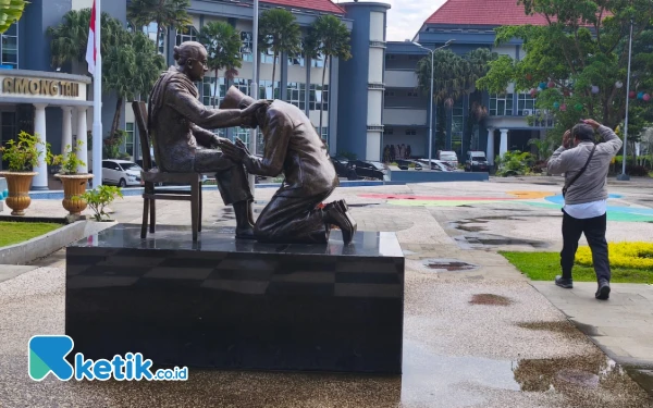 Thumbnail Mengenal Patung Bung Karno Sungkem di Balai Kota Among Tani Kota Batu