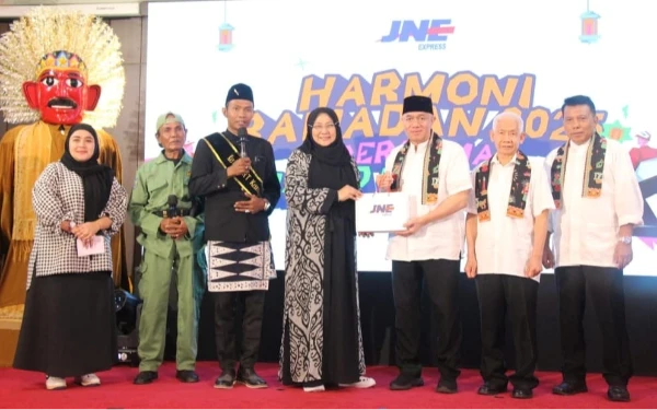 Thumbnail Momen Ramadhan, JNE Berikan Promo Ongkir Kendaraan bagi Masyarakat