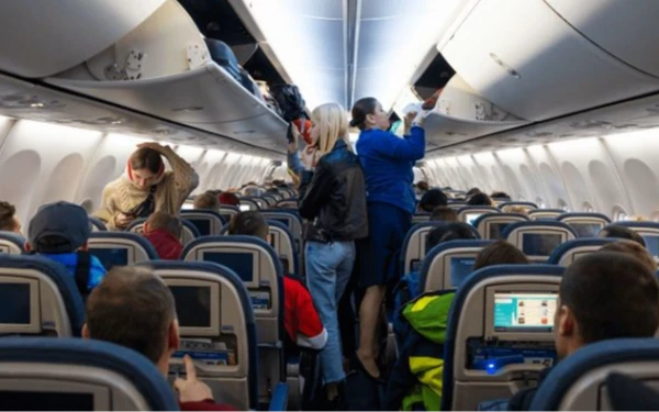 Thumbnail Pertama Kali Naik Pesawat, Simak Tips Ini Agar Tak Mual