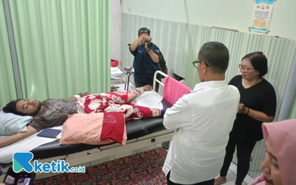 Thumbnail Berita - Pegawai Honorer Depresi Tiga Bulan Tak Dapat Gaji, Dijenguk Wakil Bupati Jember