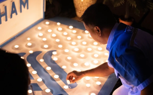 Thumbnail Wyndham Surabaya Gelar Glow the Earth, Seni Ramah Lingkungan Sambut Earth Hour