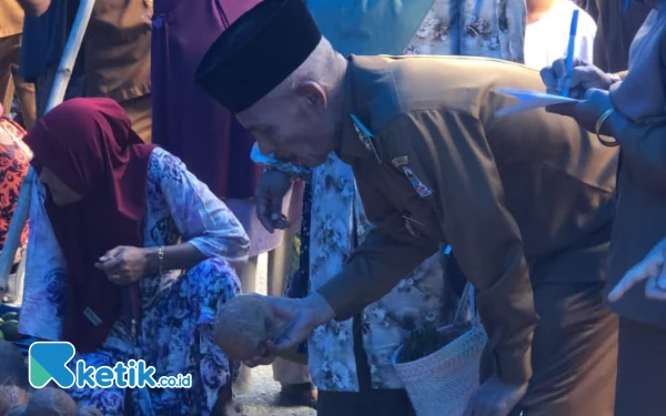 Thumbnail Berita - Jelang Lebaran, Wabup Aceh Singkil Pantau Harga dan Ketersediaan Pangan di Pasar Siti Ambia