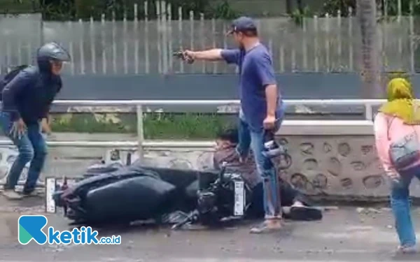 Thumbnail Berita - Dor! 2 Begal di Probolinggo Ndlosor Ditembak Polisi