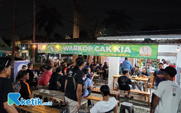 Thumbnail Nobar Timnas vs Bahrain di Warkop Cak Kia, Wali Kota hingga DPRD Pernah Ngopi di Sini